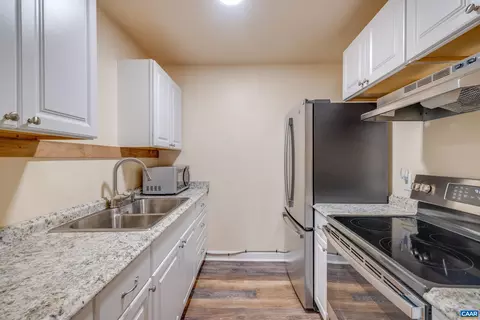1243 Cedars Ct #B-6, Charlottesville, VA 22903