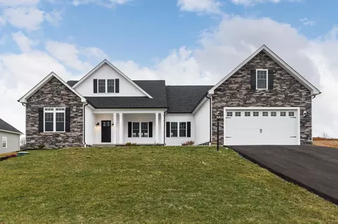 436 Peterson Ln, Waynesboro, VA 22980