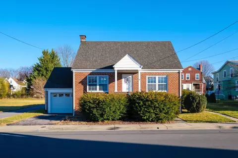 52 Myrtle St, Harrisonburg, VA 22802