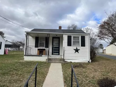 326 Gray Ave, Staunton, VA 24401
