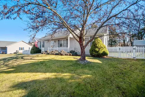 7 Falcon Ln, Weyers Cave, VA 24486
