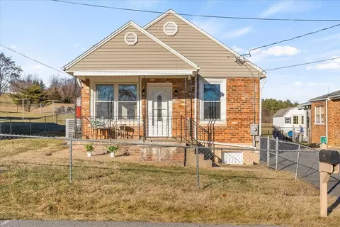 528 Hull St, Staunton, VA 24401