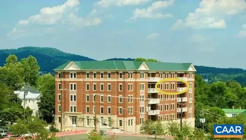 210 NE 10th St NE #403, Charlottesville, VA 22902
