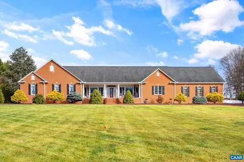 1266 Hermitage Rd, Waynesboro, VA 22980
