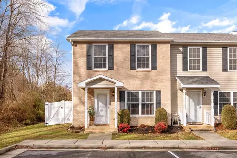 105 12th St #E, Grottoes, VA 24441