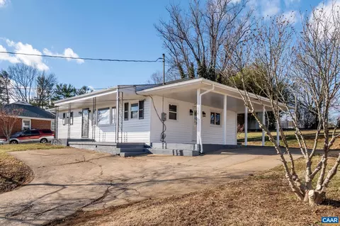 359 Frontier Dr, Staunton, VA 24401