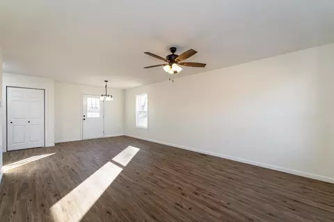 16620 E Spring St E, Elkton, VA 22827 photo 3