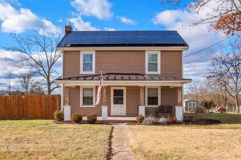 26 Battlefield Rd, Staunton, VA 24401