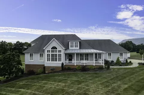 391 Beall Ave, Luray, VA 22835