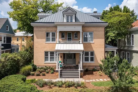 311 Berkeley Pl, Staunton, VA 24401