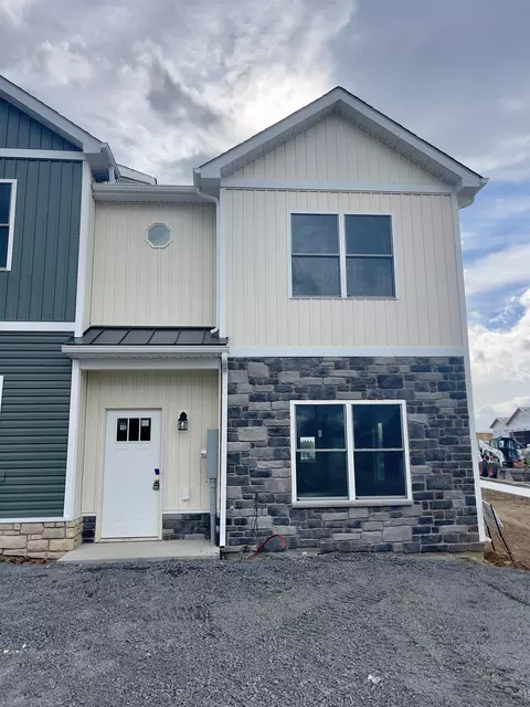 606 Zephyr Dr, Rockingham, VA 22801