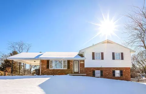 821 Blue Ridge Dr, Harrisonburg, VA 22802