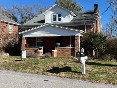 1001 Selma Blvd, Staunton, VA 24401