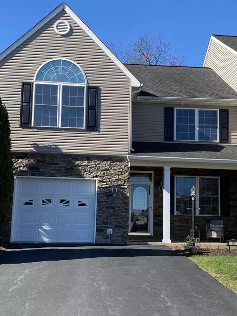 49 Villa View Dr, Staunton, VA 24401