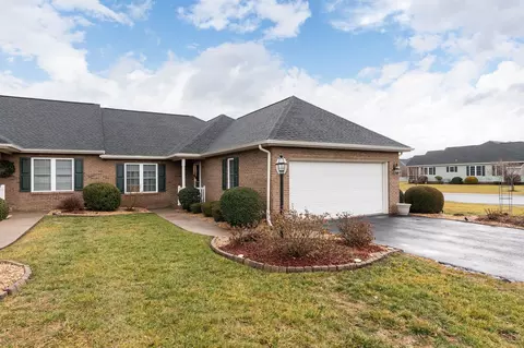 65 Roxbury Dr, Fishersville, VA 22939