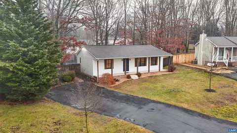 25 Carson Cir, Stuarts Draft, VA 24477