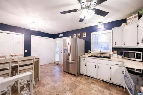 25 Carson Cir, Stuarts Draft, VA 24477 photo 13
