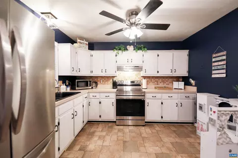 25 Carson Cir, Stuarts Draft, VA 24477 photo 12