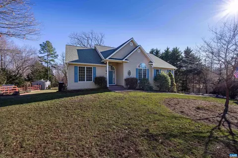 8 Fleetwood Dr, Palmyra, VA 22963