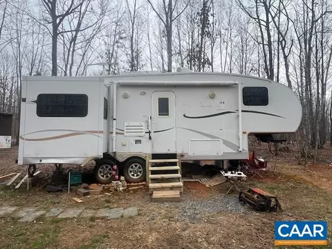 816 Ivy Dr, Howardsville, VA 24562
