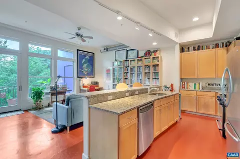 202 Douglas Ave #2E, Charlottesville, VA 22902
