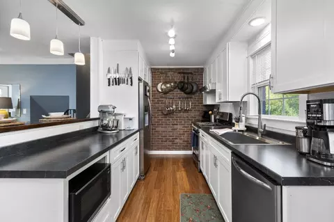 8 N Lynnhaven Dr N, Staunton, VA 24401