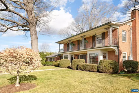 1060 Fairway Dr, Waynesboro, VA 22980