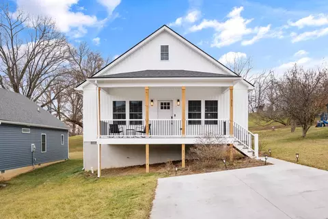 315 Gray Ave, Staunton, VA 24401