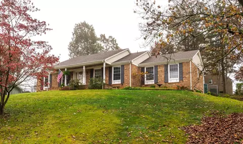 2415 Pinehill Cir, Staunton, VA 24401