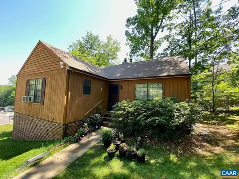 800 Shamrock Rd, Charlottesville, VA 22903