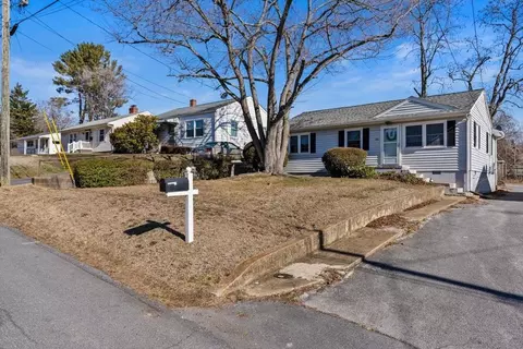 121 Fraser Ln, Staunton, VA 24401