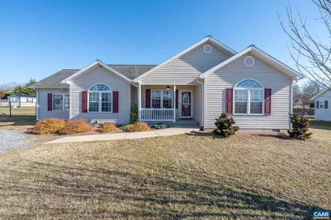 25 Greystone Ln, Waynesboro, VA 22980