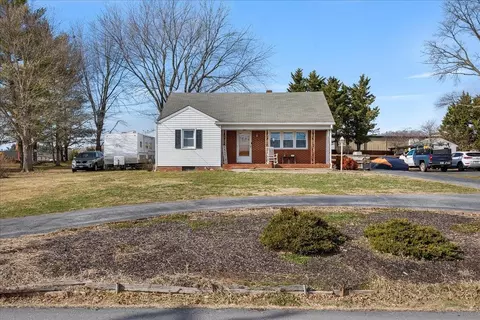 1082 Keezletown Rd, Weyers Cave, VA 24486