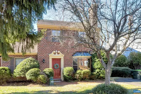 81 Court Pl, Charlottesville, VA 22901