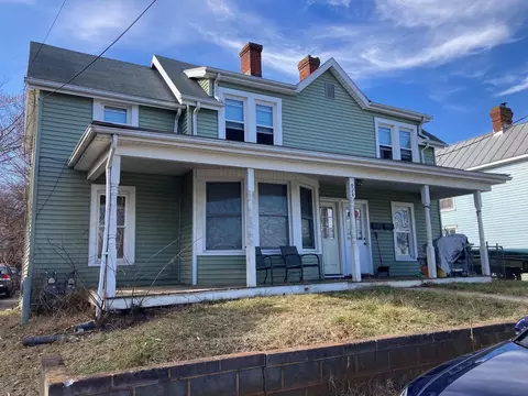 924 Nelson St, Staunton, VA 24401