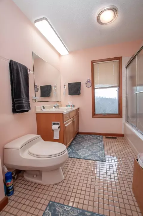 Bath - 106 Merrick Ln, Raphine, VA 24472 photo 5 of 6