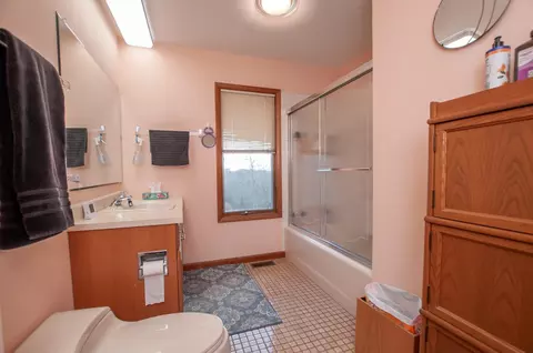 Bath - 106 Merrick Ln, Raphine, VA 24472 photo 3 of 6