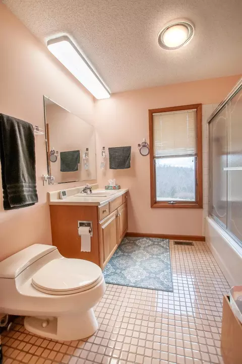 Bath - 106 Merrick Ln, Raphine, VA 24472 photo 4 of 6