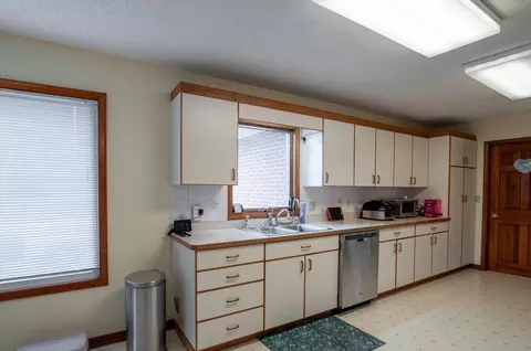 Kitchen - 106 Merrick Ln, Raphine, VA 24472 photo 5 of 6