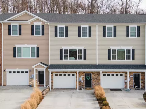 597 Spring Oaks Dr, Harrisonburg, VA 22801