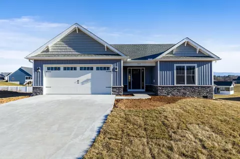 162 Lindburgh Dr, Waynesboro, VA 22980