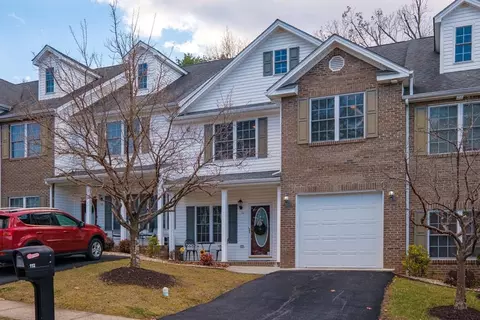 112 Collinswood Dr, Staunton, VA 24401