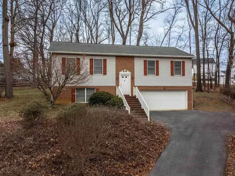 1042 Bridle Ct, Harrisonburg, VA 22801
