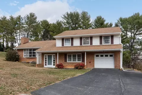 414 Rainbow Dr, Staunton, VA 24401