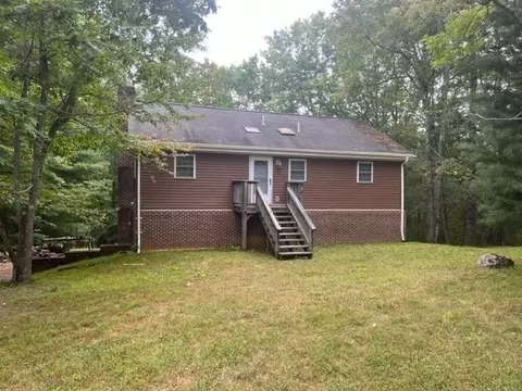 647 Peaksview Dr, Williamsville, VA 24487