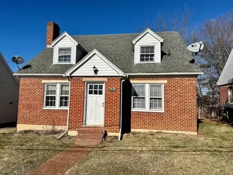 1613 Paige St, Staunton, VA 24401