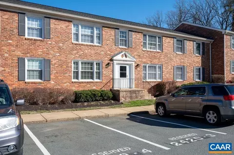 2420 Barracks Pl #1, Charlottesville, VA 22901