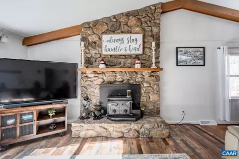 Living - 109 Otterview Rd, Forest, VA 24551 photo 6 of 11