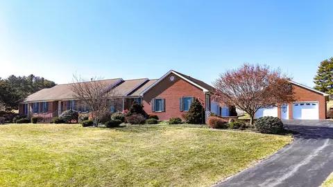 2647 Lee Jackson Hwy, Staunton, VA 24401