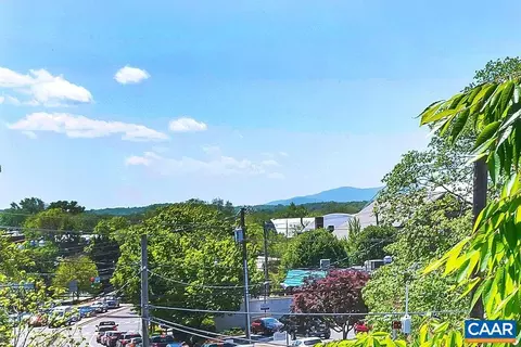 820 E High St E #11, Charlottesville, VA 22902